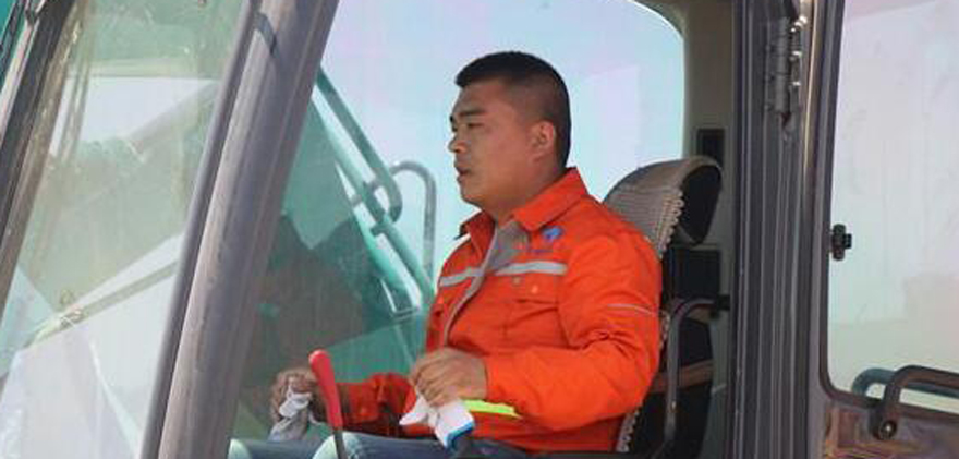 “挖掘機能手”劉二偉：要多動手多思考 再加一個好心態(tài)