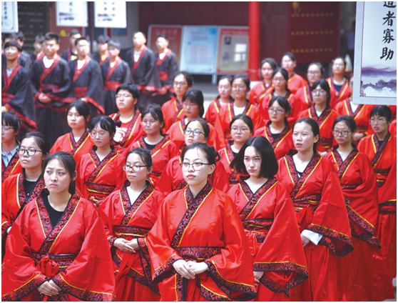 江陰各學(xué)校成人禮成長(zhǎng)禮讓文明深入人心