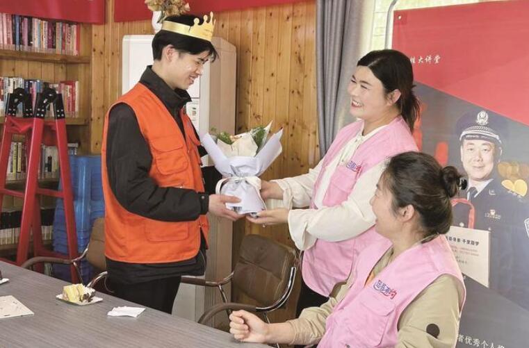 你好，十八歲！他們?yōu)樗e辦一場(chǎng)特別的“成人禮”